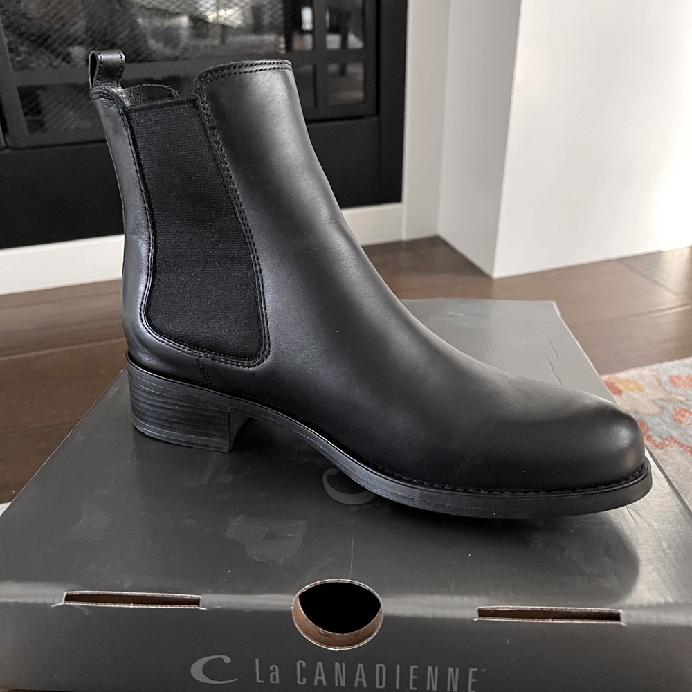 La Canadienne Black Sara Booties